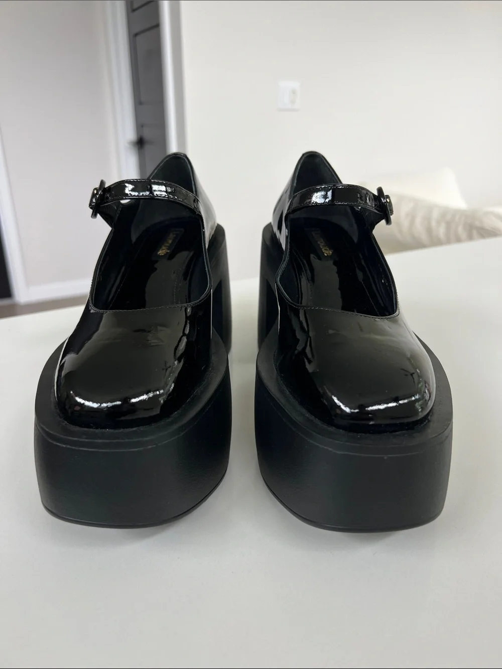 Larroude olivia black patent leather chunky platform mary jane pumps heels 8